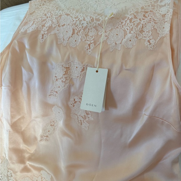 DÔEN Viviane Lace Trim Silk Satin Top nwt
Color: Peach Sorbet - Picture 4 of 10